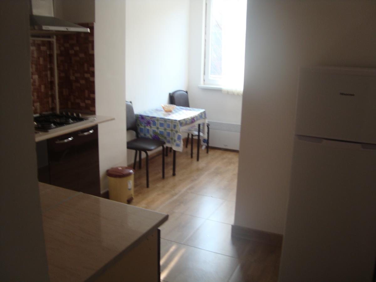 Apartments Azatutyan Avenue 9, Кв 19 Erévan Extérieur photo